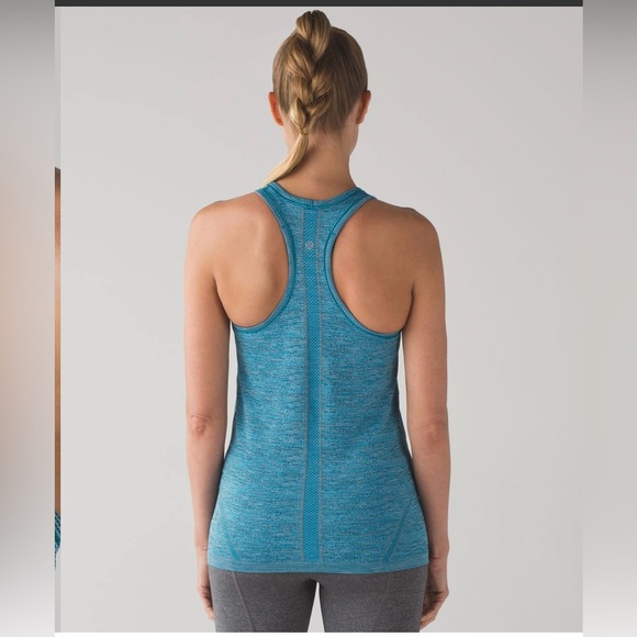 Lululemon Swiftly Tech Racerback. Size 4 - Picture 2 of 5